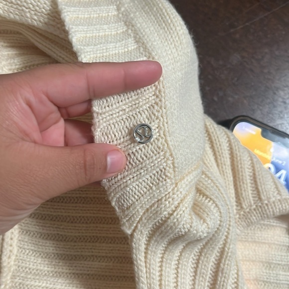 Lululemon Cream Knit Hooded Scarf - Picture 4 of 5